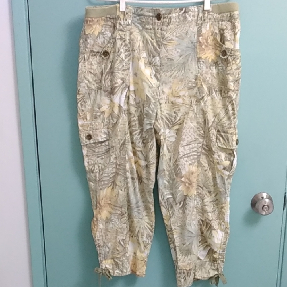 Chico's Green, Yellow, Tan and Brown Cargo Capri Ladies PLUS SIZE 2.5